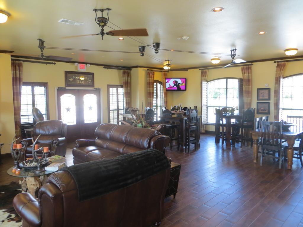 Hotel Texas Cuero Екстериор снимка