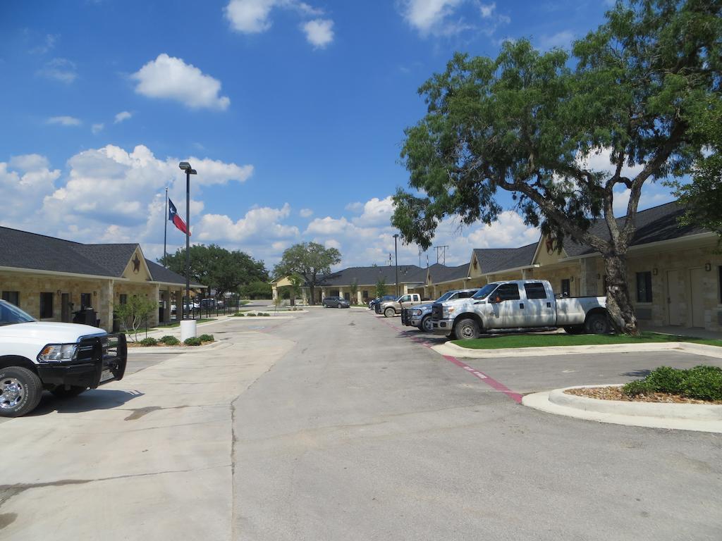 Hotel Texas Cuero Екстериор снимка