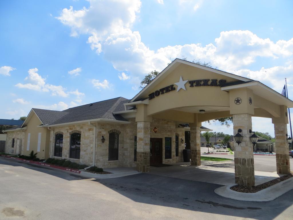 Hotel Texas Cuero Екстериор снимка