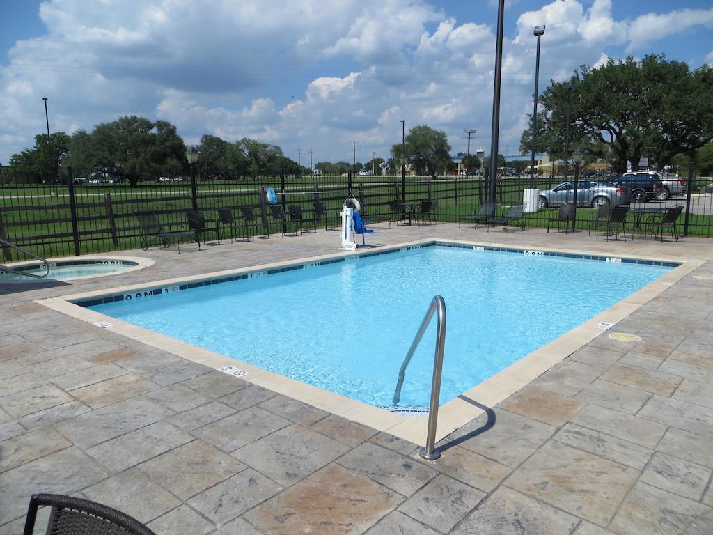 Hotel Texas Cuero Екстериор снимка