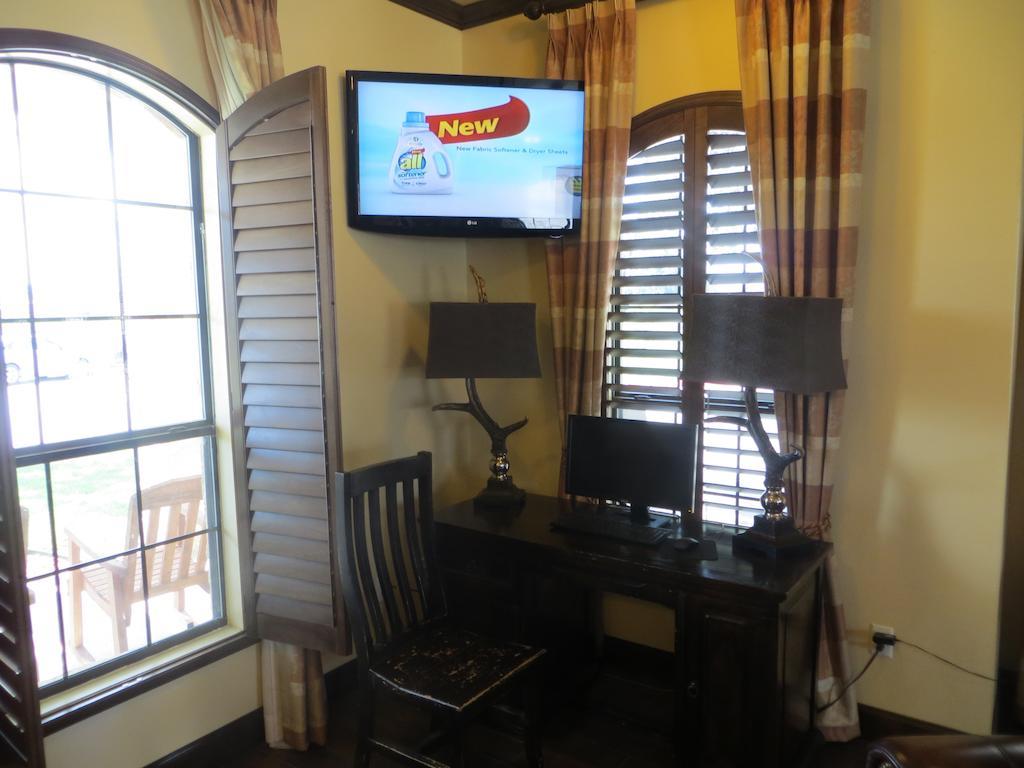 Hotel Texas Cuero Екстериор снимка